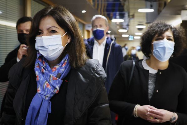 La maire de Paris, Anne Hidalgo a signé une tribune dans le journal Le Monde pour l'ouverture d'un RSA pour les 18-25 ans.