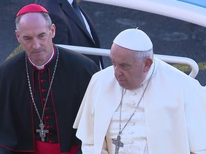 Le cardinal Bustillo et le pape François.