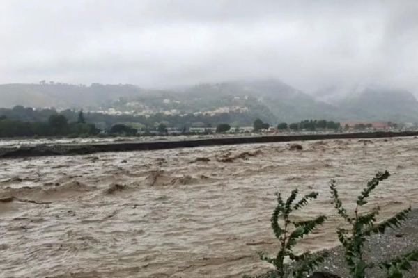 Tempête Alex: Le fleuve Var, le 2 octobre 2020 © France Télévisions / Jean-Bernard Vitiello