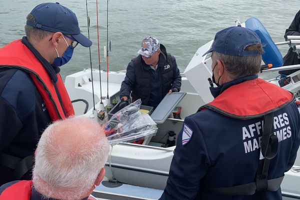 The controlled boater had all his safety equipment, even if it was sometimes difficult to access.