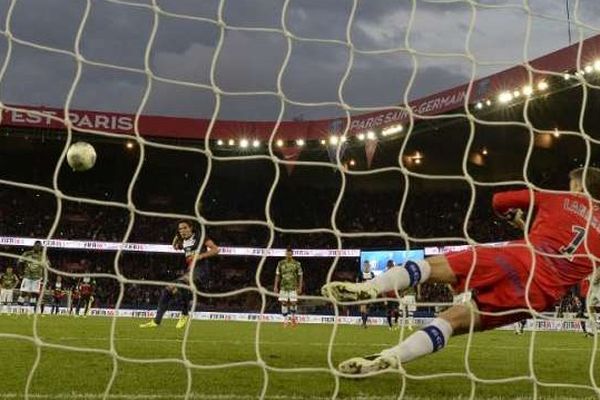 L1, 10e journée - PSG/SCB, le quatrième but marqué par Cavani, sur penalty (89)