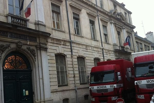 Le déménagement a débuté entre la rue Monge et le 2 G rue du général Delaborde, dans le quartier Clemenceau. 