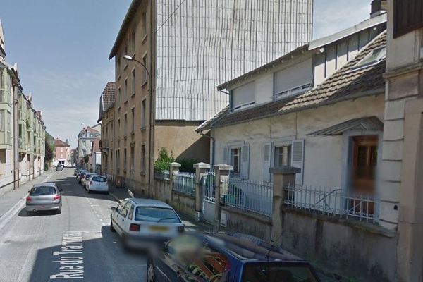 L'incendie s'est déclaré ce dimanche rue du tramway à Belfort.