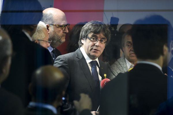 Carles Puigdemont participe à un meeting à Montpellier en duplex de Bruxelles.