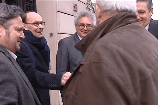 Dirigeants du Groupe OL et représentants des taxis lyonnais à leur arrivée à la Chambre des Métiers du Rhône.