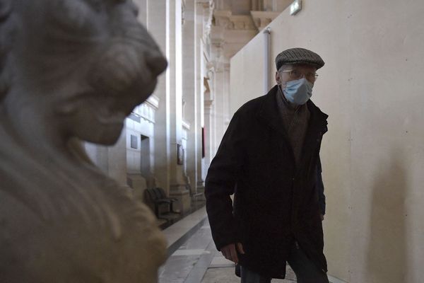 Guy Coponet, 92 ans aujourd'hui, a survécu aux coups de couteau des terrorristes.