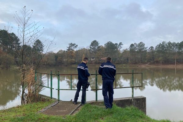 Les bijoux avaient été jetés dans le lac de Saint Mariens près de Blaye.