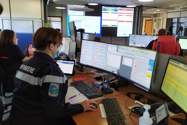 Le centre d'appel des sapeurs-pompiers des Alpes-Maritimes basé à Cagnes-sur-Mer.