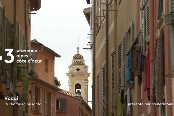 balade dans les rues de Nice pour une « charaissa nissarda », le plaisir de se retrouver autour d’une table amicale et conviviale et faire vivre le nissart en le parlant