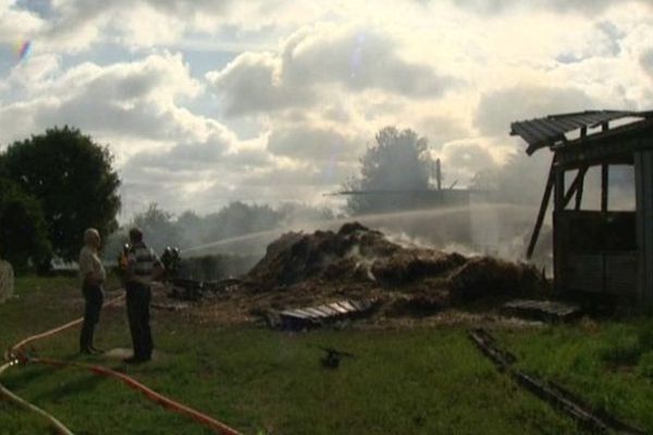 Wanel (80) : un hangar agricole ravagé par un incendie