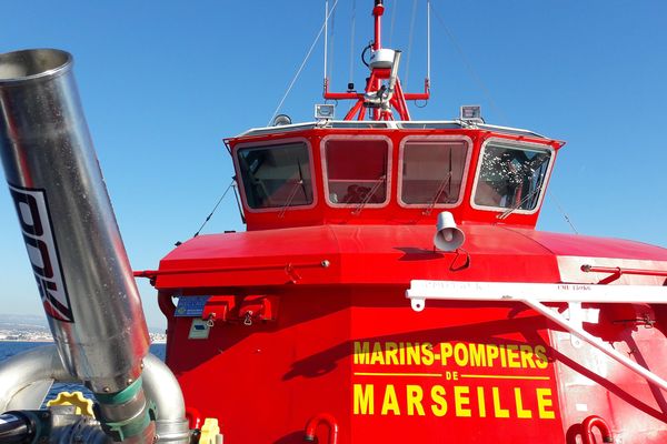 Le bateau pompe Capitaine de corvette Paul Brutus, un équipement indispensable au Bataillon des Marins-Pompiers de Marseille 