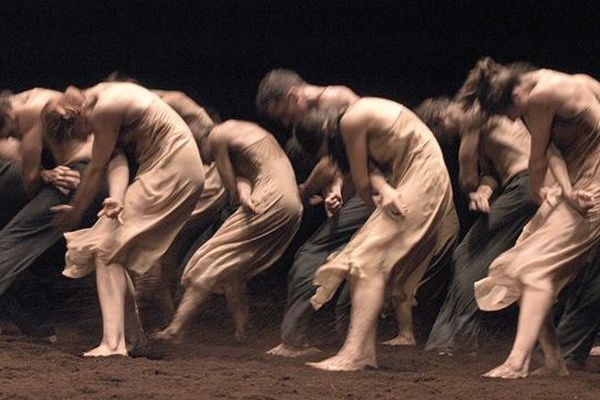 Le sacre du Printemps magnifié par la chorégraphie de Pina Bausch jusqu'à jeudi soir aux arènes de Nîmes.