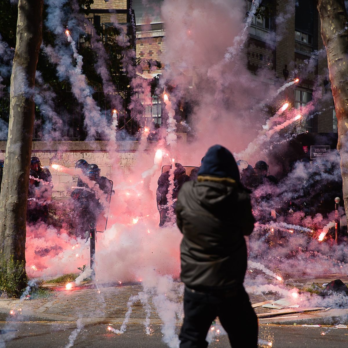 Guet-apens au mortier d'artifice contre la police à Brest 