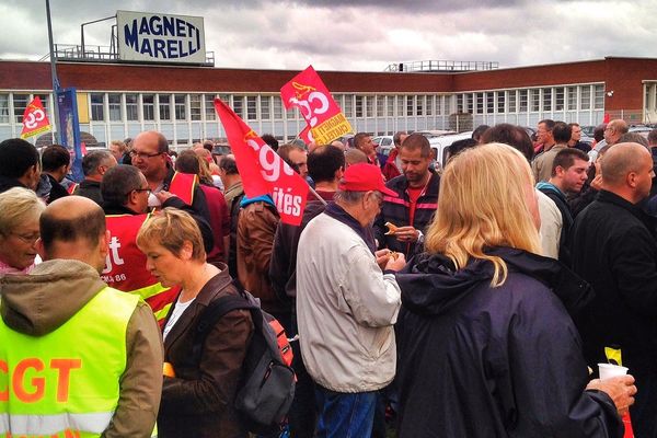 A Châtellerault, la manifestation a démarré devant l'usine Magneti-Marelli.