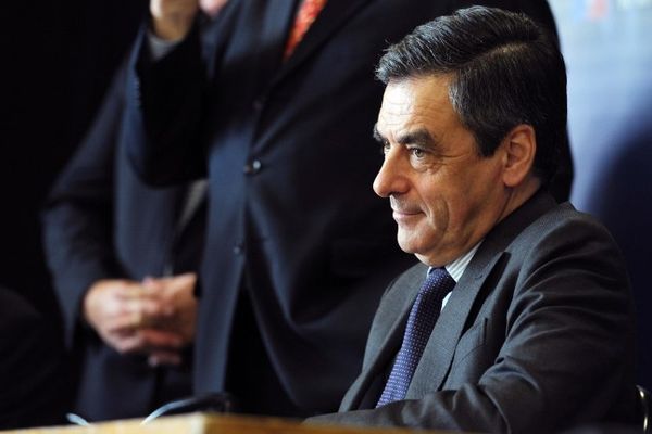 François Fillon (UMP) à La Chaussée-Saint-Victor (Loir-et-Cher), le 7 novembre 2012, quelques heures avant l'annulation de son meeting à Montluçon dans l'Allier, prévu le même jour, pour des raisons médicales.