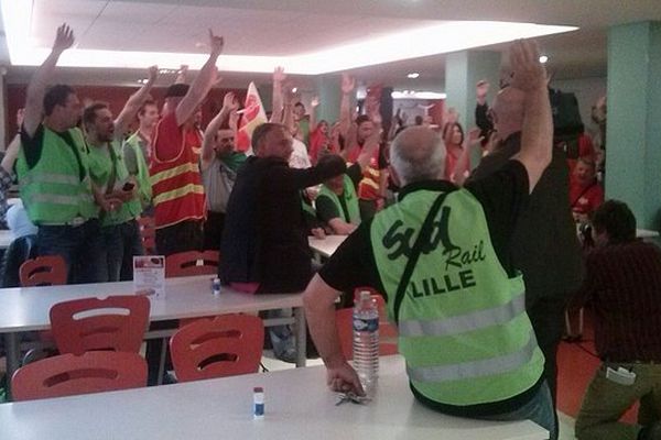 Les cheminots réunis en assemblée générale à Lille ont voté à l'unanimité pour la poursuite du mouvement