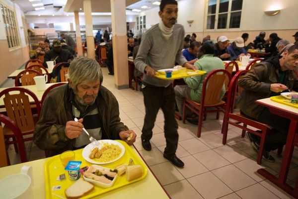 La cafétéria d'un Centre d'Hébergement et de Réinsertion Sociale à Marseille