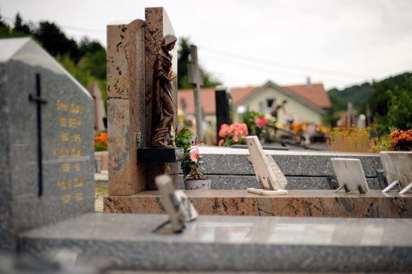 Illustration d'un cimetière à Besançon (Doubs), le 30/10/11.