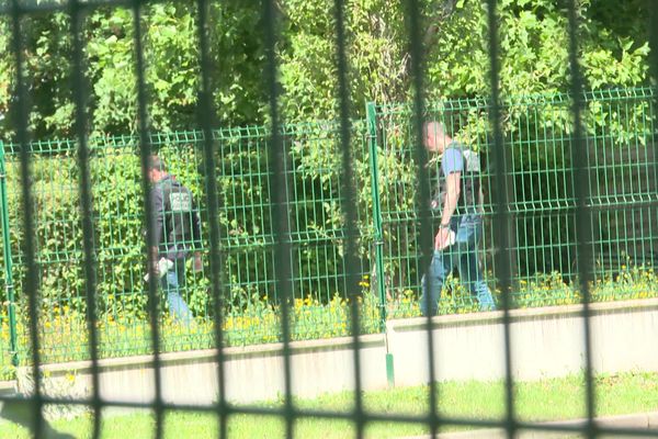 Les policiers chargés de l'enquête sur la mort du principal de collège à Lisieux ont arrêté deux hommes, dont un mineur.