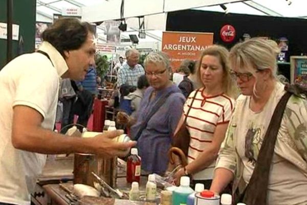 Finalement, les commerçants apprécient la nouvelle disposition des stands qui ne sont plus regroupés par secteur d'activité.