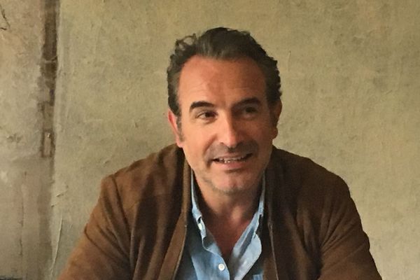 Jean Dujardin devant les journalistes béarnais