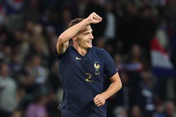 Benjamin Pavard célèbre son second but durnat le match amical contre l'Ecosse au stade Pierre Mauroy de Villeneuve d'Ascq.