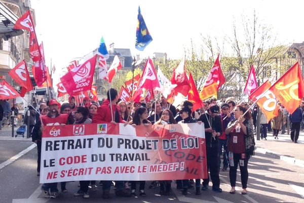 Près de 350 manifestants contre la loi Travail ce matin à Troyes.