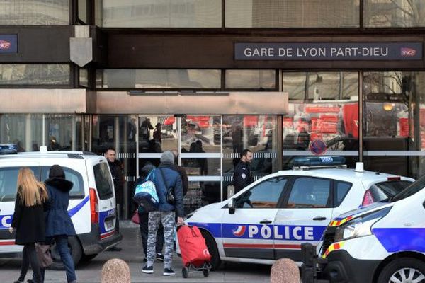 Une fausse alerte à la bombe à la gare de la Part Dieu.