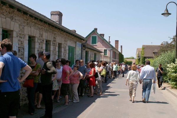 La rue principale de Giverny sera équipée de chicanes