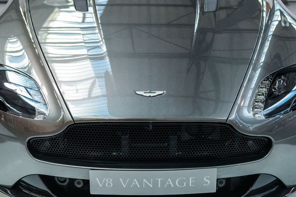 Aston Martin est l'une des marques automobiles emblématiques du Royaume-Uni.