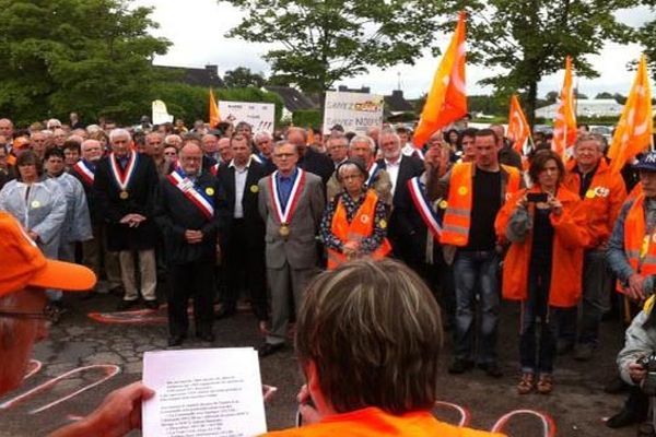 Manifestation à Pleucadeuc (56) contre les suppressions d'emplois chez Doux