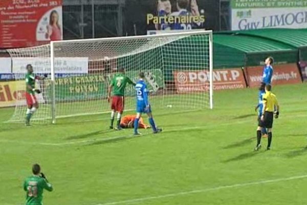 Stade René Gaillard, les Chamois sont en bleu