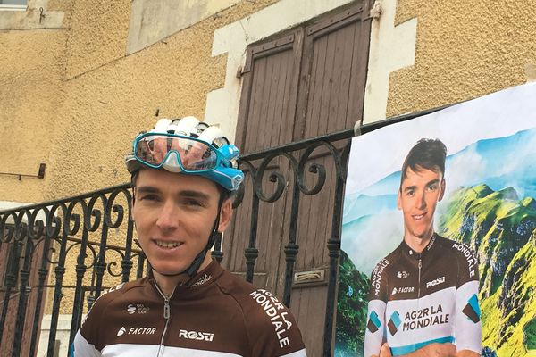 Le cycliste altiligérien Romain Bardet était présent à Aurillac le 15 juin 2018 pour présenter un parcours cycliste qui porte son nom : deux circuits traversant le Cantal seront ouverts pour les cyclistes amateurs de tous niveaux.