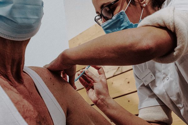 De nouvelles opérations de vaccinations mises en place par l'Agence Régionale de Santé de Normandie et la Préfecture du Calvados face à cette nouvelle vague dans le département.