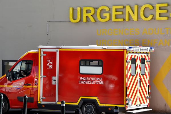 Deux jeunes âgés de 20 et 22 ans ont été blessés dans un accident de la route à Chapdes-Beaufort (63). 