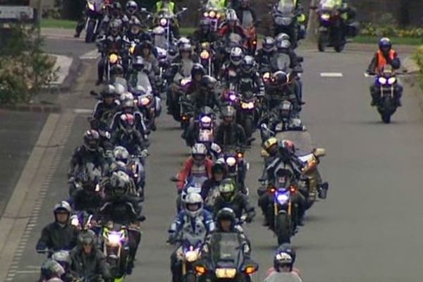 Le cortège des manifestants à deux roues est parti de Clermont-Ferrand pour terminer sa course aux portes du mythique circuit.