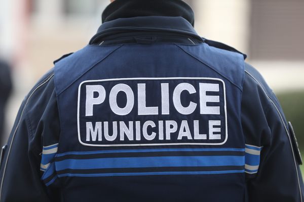 Le policier municipal était mort après avoir emprunté une voie de bus à contre-sens lors d'une course poursuite 