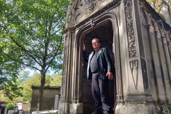 Jacques Sirgent, dans les allées du Père-Lachaise.