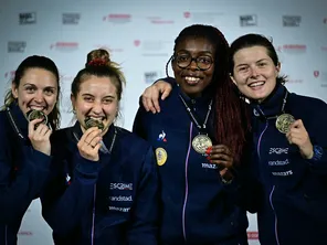 Manon Apithy Brunet, Caroline Queroli, Sarah Noutcha, Cecilia Berder (de gauche à droite) ont remporté les championnats d'Europe de sabre à Bâle, en Suisse.