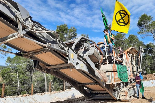 Des militants du mouvement Extinction Rébellion ont bloqué pendant une heure une partie du chantier du Lien, au nord de Montpellier.