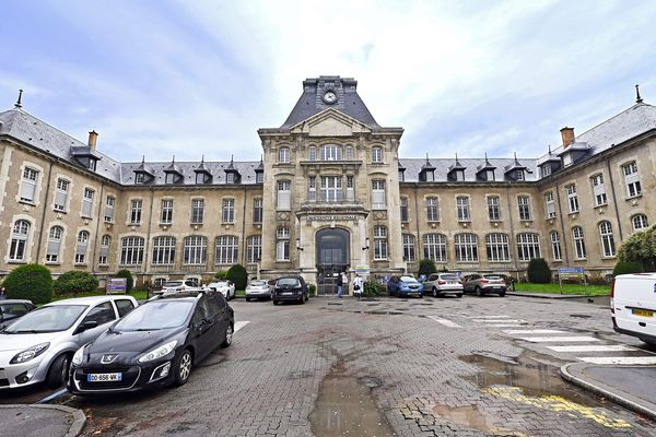 Stationnement réglementé à la maternité de Nancy : les tarifs s'envolent.