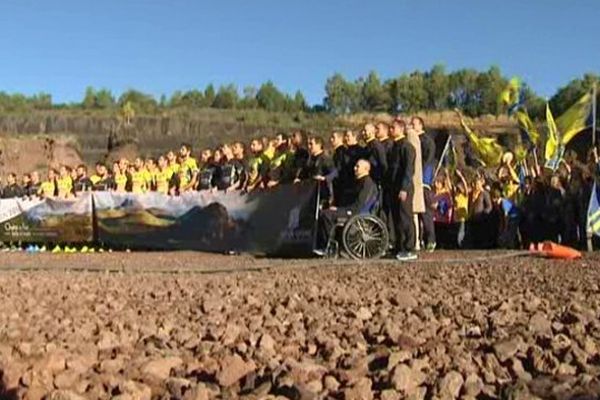 Au coeur du Volcan de Lemptegy, l'ASM et la Yellow Army ont posé pour la photo officielle.