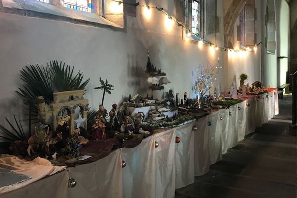 23 crèches s'exposent dans l'église Saint-Laurent de Trégastel