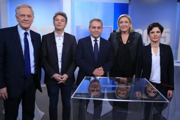 Fabien Roussel, Pierre de Saintignon, Xavier Bertrand, Marine Le Pen et Sandrine Rousseau sur le plateau de France 3