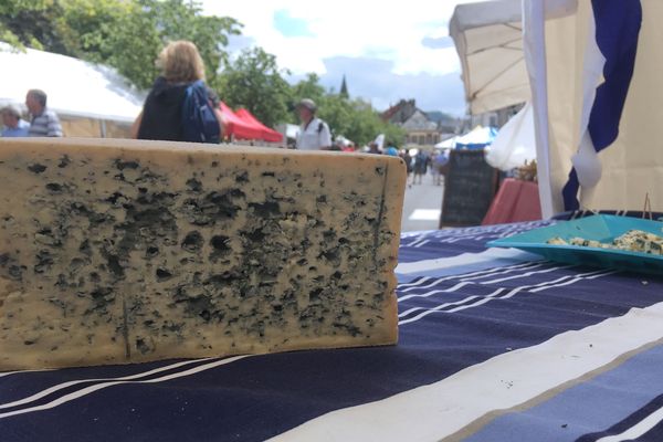 La ville de Riom-es-Montagnes (Cantal) fête ce week-end un célèbre fromage, le Bleu d'Auvergne à l'appellation d'origine contrôlée.