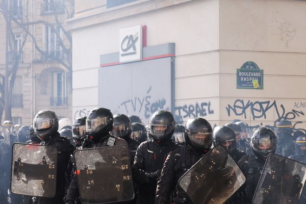 Une unité des brigades de répression de l’action violente motorisées (BRAV-M), déployée lors de la manifestation contre la réforme des retraites, à Paris, le 23 mars 2023.