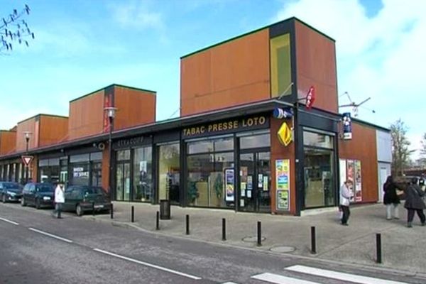 La façade du centre commercial de Perseigne.