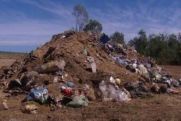 Les déchets s'amoncellent sur un terrain vague d'Aleria faute de pouvoir les transporter au site de Prunelli di Fium'Orbu.