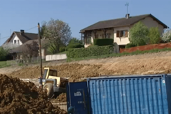 Un lotissement en construction à Saint-Paul-de-Varax (Ain) - 21/4/15