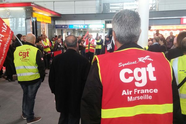 Les salariés d'Air France mobilisés ce jeudi 22 octobre alors qu'un CCE se tient dans un hotel particulier  à Paris. 